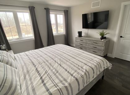 Blue Mountain Windfall Townhome. Within 1km of Chairlift and 4km of Village .