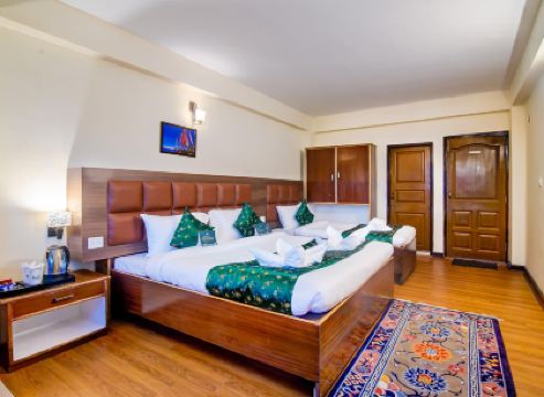 Muscatel BhumSang - 200 MTS from Mall Road