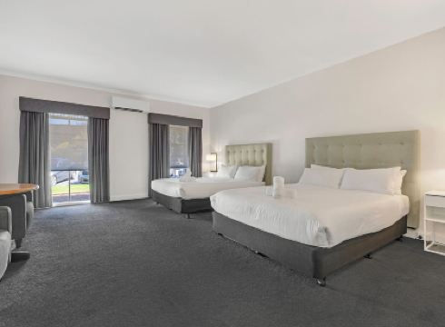 Caledonian Hotel Motel