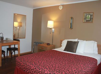 The Brookside Motel / Mt. Rushmore
