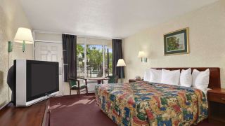 days-inn-by-wyndham-fort-pierce-midtown