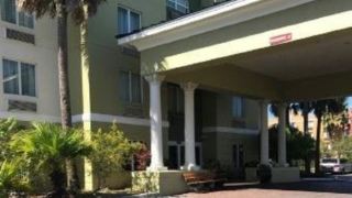 days-inn-and-suites-by-wyndham-fort-pierce-i-95