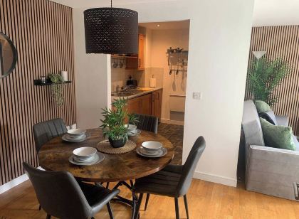 2 Bed Flat - Sleeps 6 - Parking - Wifi
