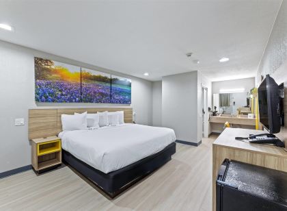 Days Inn by Wyndham McKinney