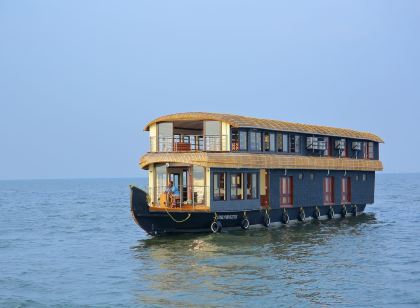 Cosy Houseboats