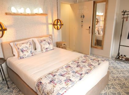 Royal Beach Hostel & Suites