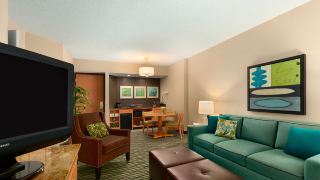 doubletree-suites-by-hilton-orlando-disney-springs-area