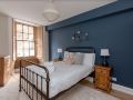 modern-main-door-apt-in-the-heart-of-edinburgh