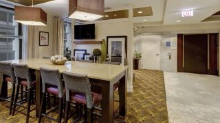 hampton-inn-majestic-chicago-theatre-district