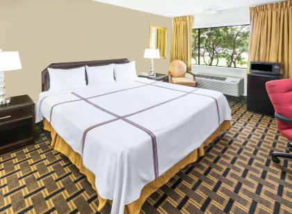Travelodge by Wyndham Shreveport La