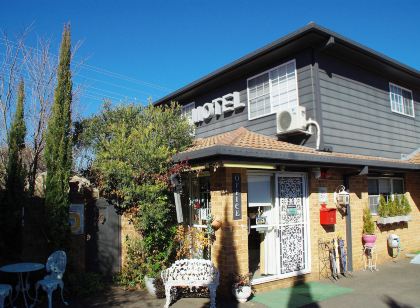 White Lanterns Motel