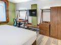 holiday-inn-express-woodbridge-an-ihg-hotel