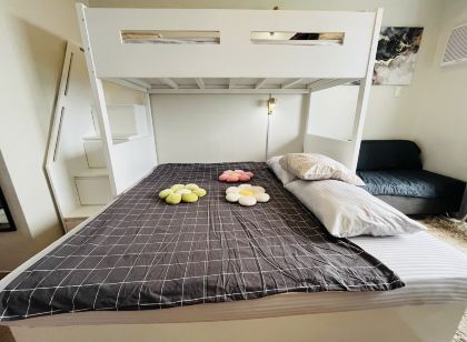 The Elevated Abode - ComfyCosy Studio at the Loop
