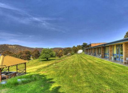 Lake Jindabyne Hotel