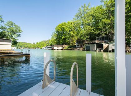 Lakefront Tiny House w Free Tix Dock Dogs OK