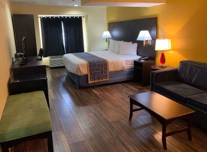 Days Inn & Suites by Wyndham Tampa / Raymond James Stadium
