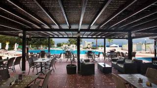 adelais-bay-hotel