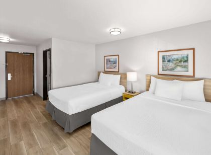 Days Inn & Suites by Wyndham Rochester Mayo Clinic South