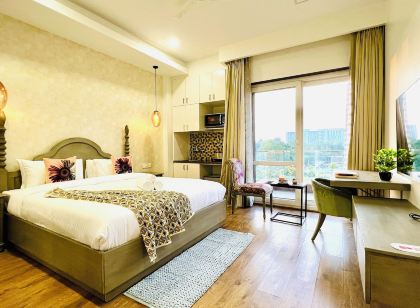 Bluo Luxury Stay - Medicity - Balcony, Tub, Gym TT