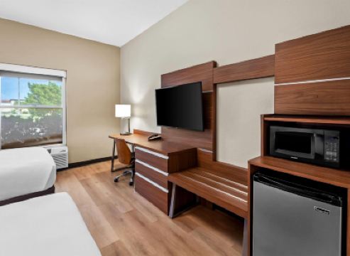 Days Inn & Suites by Wyndham Fort Myers Near JetBlue Park