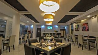 empire-suites-hotel