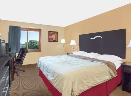Super 8 by Wyndham Sheboygan WI