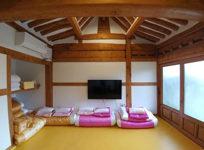 Bukchon Sohyeondang Hanok Stay