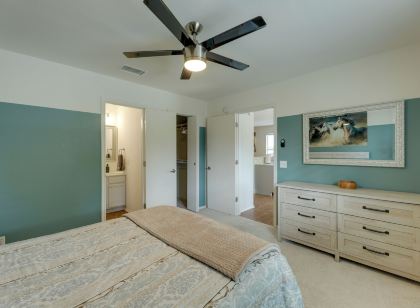 Private Yard & Deck! Group-friendly Haven in Manor