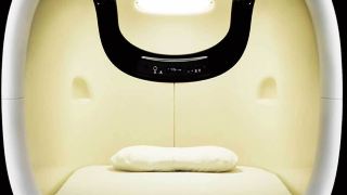 nine-hours-woman-shinjuku