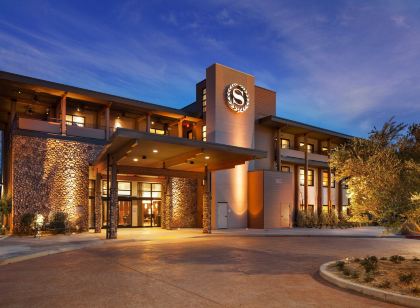 Sheraton Redding Hotel at the Sundial Bridge