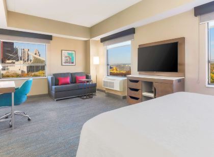 Hampton Inn & Suites Pittsburgh-Downtown