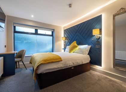 Ewings Bar & Self-Catering Accommodation