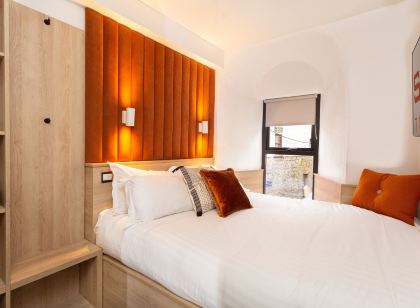 The Snug Townhouse