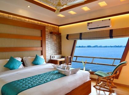 Premium Houseboat