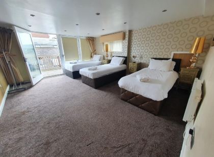 The Famous Floor Sleeps 26 and Group ACC Sleeps30