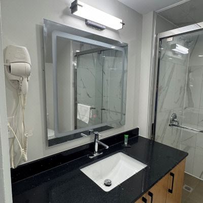 Single-Floor 1 Queen Bed Suite, Heart-Shaped Jetted Tub (Non-Wheelchair Accessible) Single-Floor 1 Queen Bed Suite, Heart-Shaped Jetted Tub (Non-Wheelchair Accessible) Super 5 Inn Promo Code