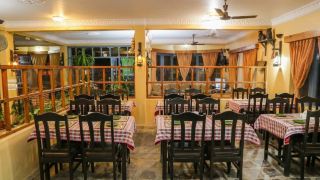 hotel-silver-oaks-inn
