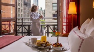 hotel-giraffe-by-library-hotel-collection