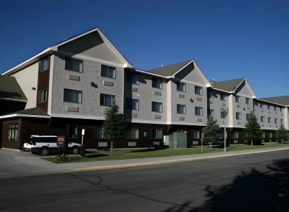 Yellowstone Lodge