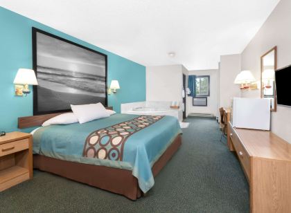 Super 8 by Wyndham Huron