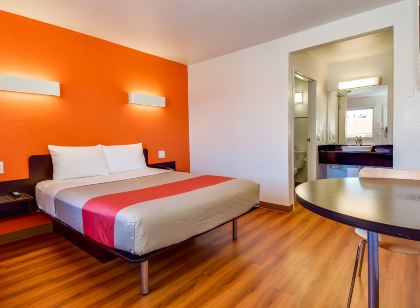 Motel 6 Riverside, CA - South