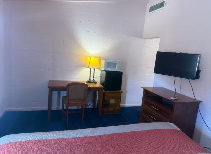 Holiday Host Motel & RV Park