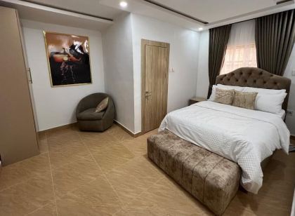 Thapunchline Apartments & Hotels