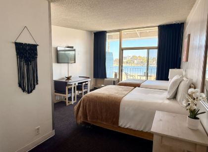 Foghorn Harbor Inn
