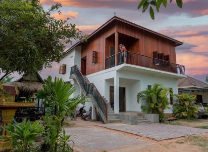 Beyond Angkor Homestay - Private Floor 2-Bedroom & Living Room