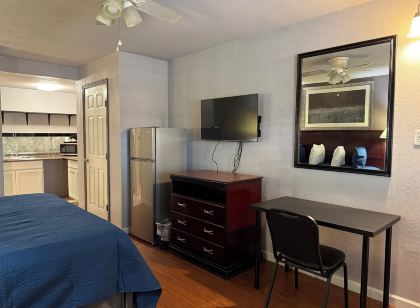 R Nite Star Inn and Suites -Home of the Cowboys & Rangers