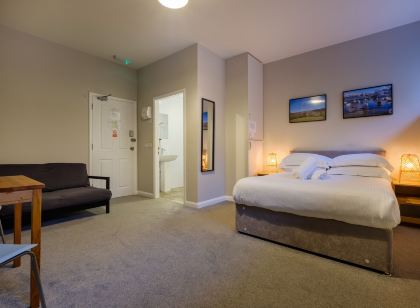 Station Lodge - Free Off-Site Health Club Access with Pool, Sauna, Steam Room & Gym