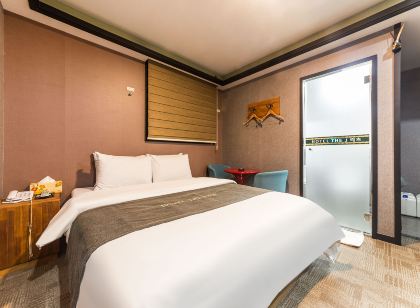 화성 리츠 호텔