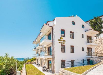 Golden Rose Suit Hotel