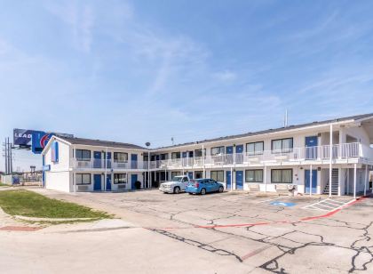 Motel 6 Fort Worth, TX - North